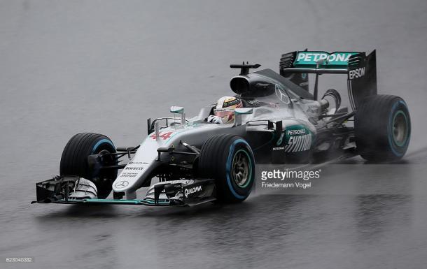 Hamilton produced another masterclass in the wet. | Photo: Getty Images/Friedemann Vogel