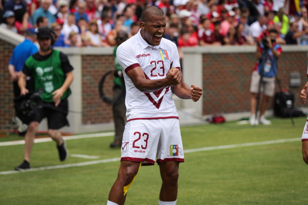 Salomón celebra su gol número 24 con La Vintotinto / Foto: Twitter oficial selección Venezolana