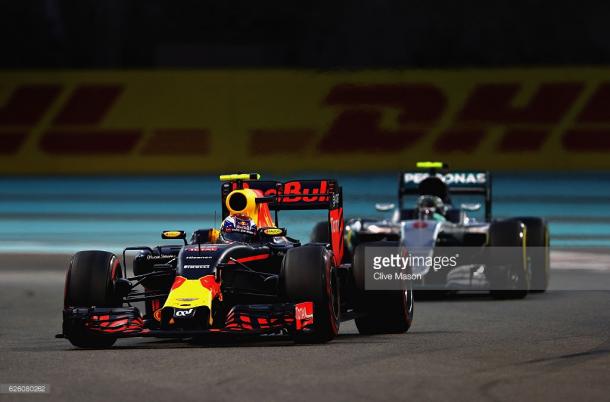 Verstappen initially hampered Rosberg's progress. | Photo: Getty Images/Clive Mason