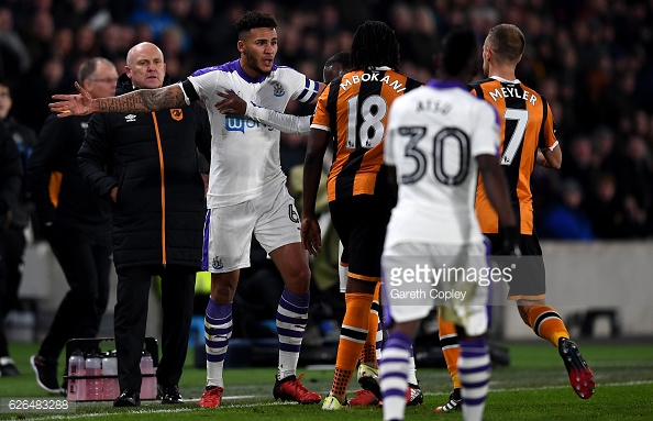 Mbokani reacts to Lascelles (photo: Getty Images)