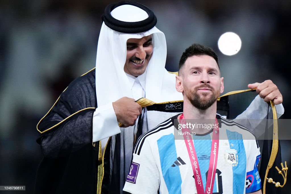 atars Emir Tamim Bin Hamad Al Thani puts the besht to Lionel Messi right winger of Argentina and Paris Saint-Germain after the FIFA <strong><a  data-cke-saved-href='https://www.vavel.com/en/international-football/2022/12/16/1132211-pre-match-analysis-argentina-vs-france.html' href='https://www.vavel.com/en/international-football/2022/12/16/1132211-pre-match-analysis-argentina-vs-france.html'>World Cup</a></strong> Qatar 2022 Final match between Argentina and France at Lusail Stadium on December 18, 2022 in Lusail City, Qatar. (Photo by Jose Breton/Pics Action/NurPhoto via Getty Images)