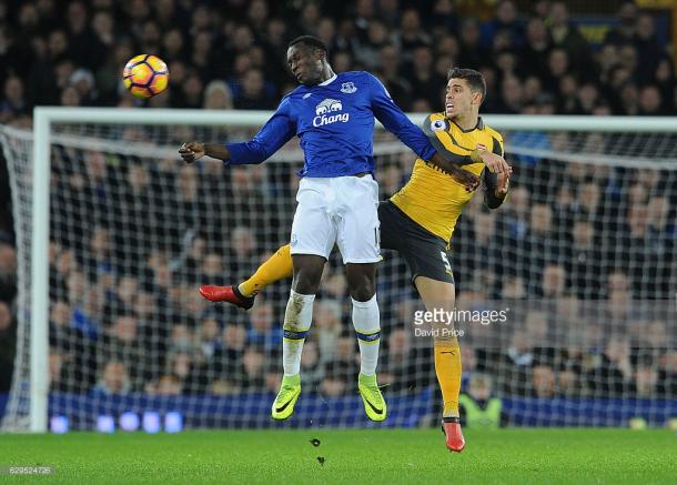 Romelu Lukaku caused Gabriel problems in the second half. | Photo: Getty Images/David Price