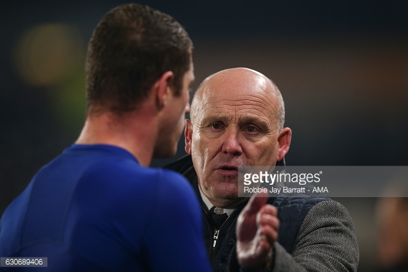 Phelan congratulates Everton hero Barkley (photo: Getty Images)