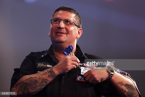 Gary Anderson struggled to compete with Van Gerwen. (picture: Getty Images / Bryn Lennon)