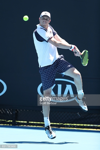 Querrey plays a backhand/Photo: Scott Barbour/Getty Images
