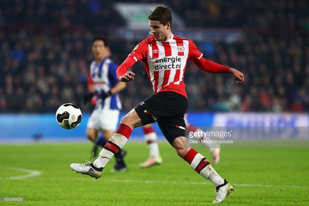 Marco van Ginkel en el Philips Stadion durante el encuentro ante el orgullo de Frisia (Foto: Getty Images)