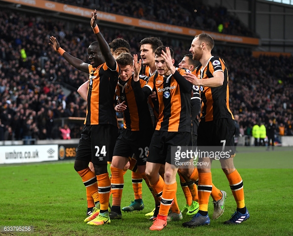 Hull celebrate Niasse's goal against Liverpool (photo: Getty Images)