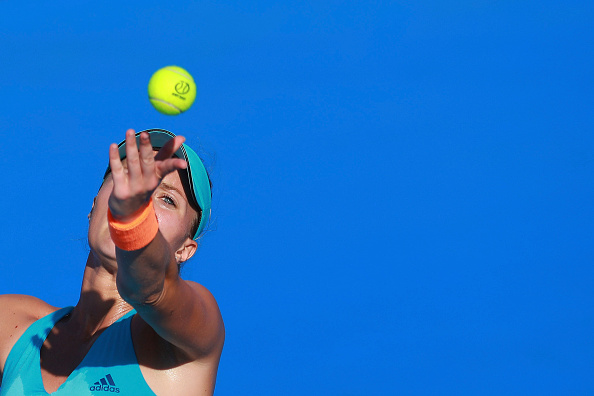 Mladenovic serves her way to take the lead | Photo: Miguel Tovar/Getty Images