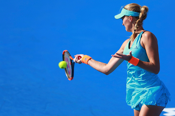 Mladenovic wraps up the first set with a break | Photo: Miguel Tovar/Getty Images