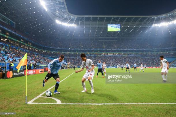 El campo de juego estuvo pesado durante Uruguay 2-2 Japón | Foto: Getty Images