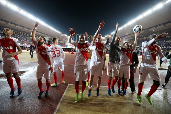 Jogadores do Monaco comemoram segunda classificação às quartas em dois anos (Foto: Valery Hache / Getty Images)