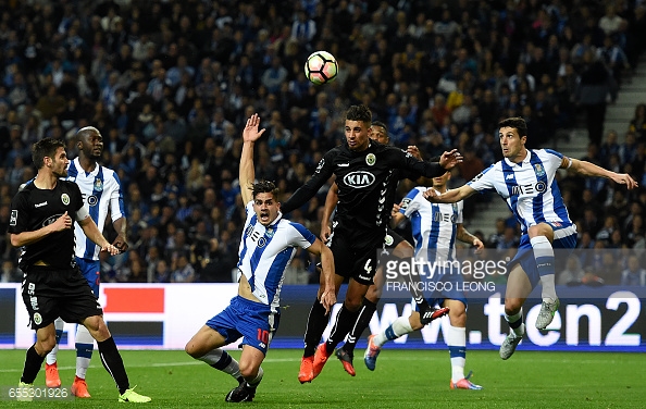 O FC Porto perdeu a oportunidade de assumir a liderança na recepção ao Setúbal