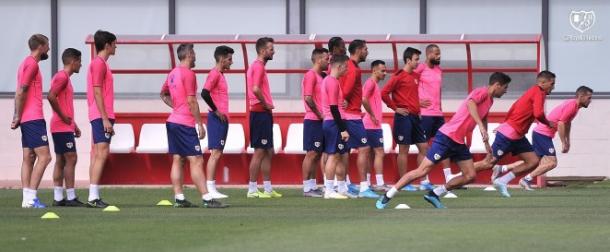 El primer equipo en su último entrenamiento antes de viajar a Girona. / Fotografía: Rayo Vallecano.