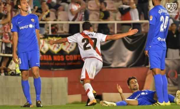 Santi Comesaña celebrando un gol. Fotografía: Rayo Vallecano S.A.D.