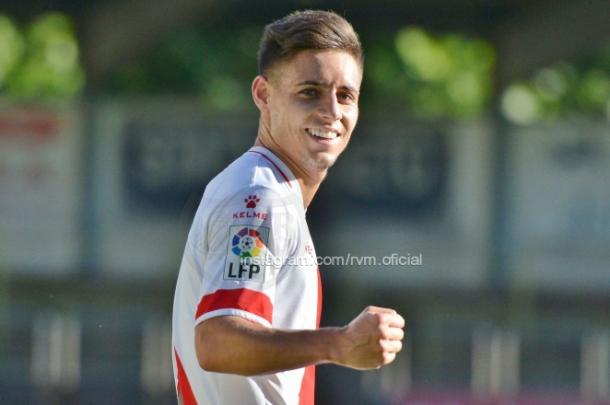 Álex Moreno celebrando un gol | Fotografía: Rayo Vallecano S.A.D.