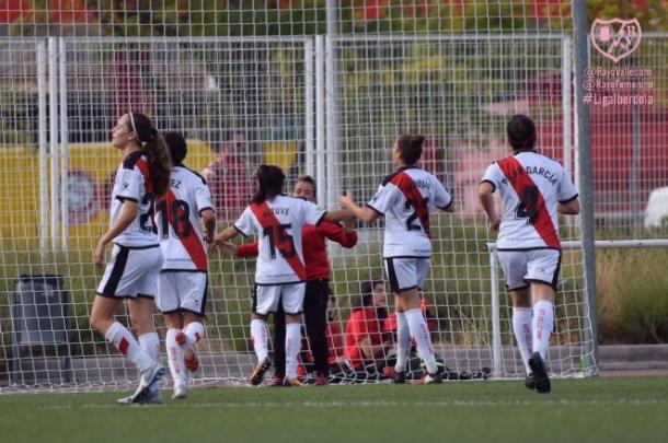 Jugadoras del Rayo Femenino celebrando un gol | Fotografía: La Liga