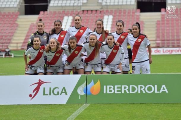 Jugadoras del Rayo Femenino antes de un partido | Fotografía: Rayo Vallecano S.A.D.