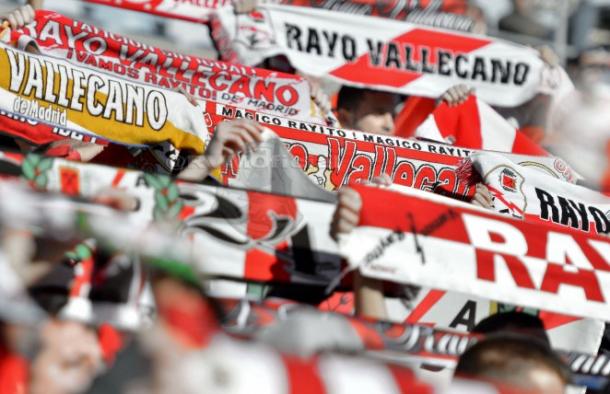 Aficionados del Rayo Vallecano animando a su equipo | Fotografía: Rayo Vallecano S.A.D.