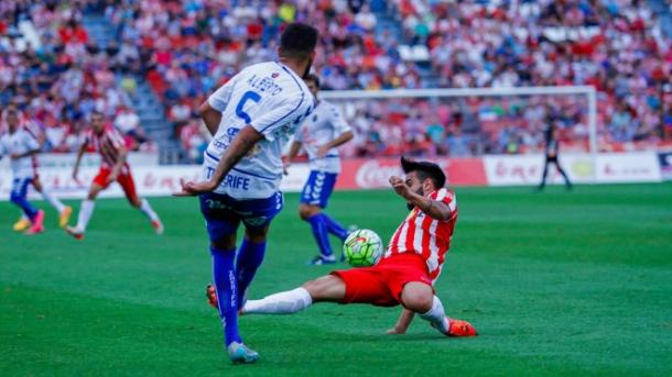 Acción del partido de la temporada 2015-2016 entre Almería y Tenerife Foto: CD Tenerife