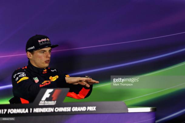 Verstappen explains his moves. | Photo: Getty Images/Mark Thompson