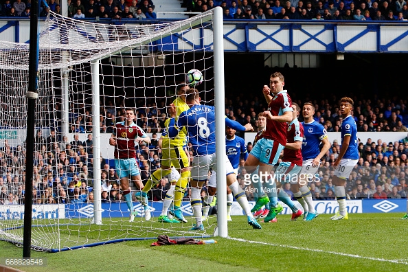 A crucial early clearance (photo: Getty Images)