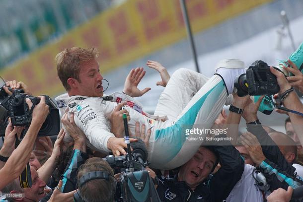 Rosberg closed to within two points. | Photo: Getty Images/Rainer W. Schlegelmilch