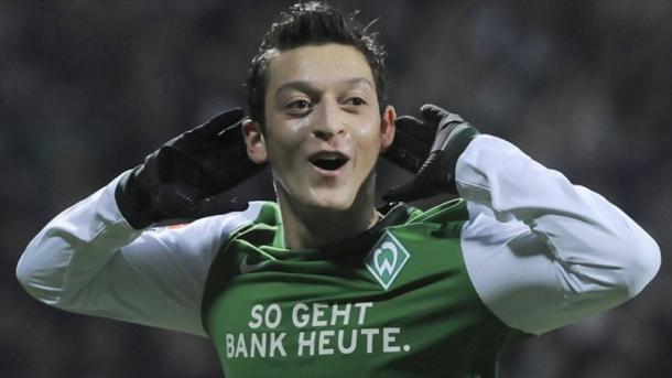 A young Mesut Ozil at Werder Bremen. | Source: espnfc