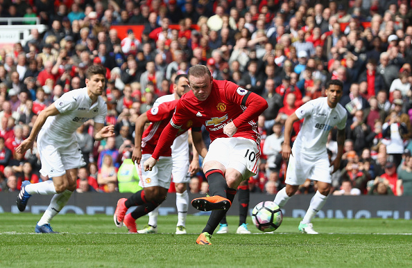 Rooney converte pênalti e põe o Manchester United em vantagem (Foto: Michael Steele/Getty Images)