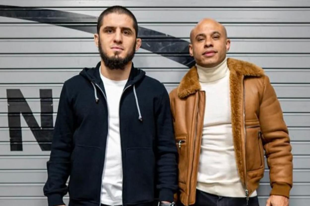 &lt;strong&gt;&lt;a  data-cke-saved-href='https://www.vavel.com/es/masdeportes/2025/01/18/1210512-cartelera-horario-y-donde-ver-ufc-311-en-espana.html' href='https://www.vavel.com/es/masdeportes/2025/01/18/1210512-cartelera-horario-y-donde-ver-ufc-311-en-espana.html'&gt;Islam Makhachev&lt;/a&gt;&lt;/strong&gt; junto a su agente, Ali Abdelaziz | X:@aliabdelaziz