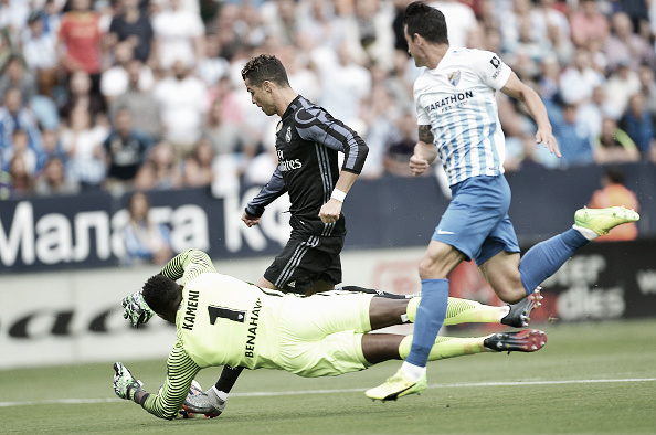 Cristiano Ronaldo passa por Kameni para marcar o primeiro gol do jogo | Foto: Aitor Alcade/Getty Images