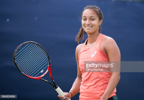 Silva was in relaxed mood as she warmed up for this clash. (picture: Getty Images / David Kissman)