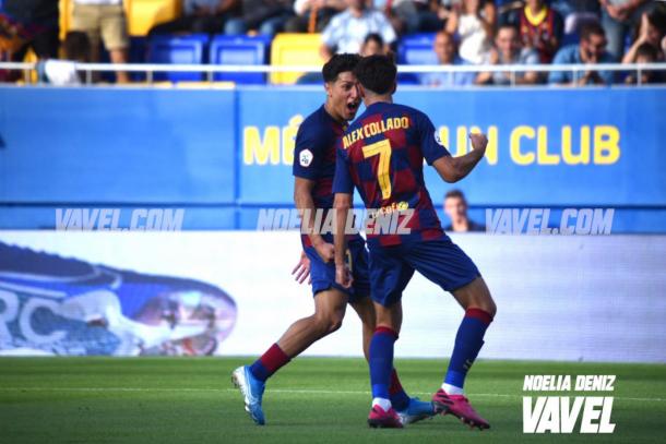 Álex Collado y Saverio celebrando el 1-0 del FC Barcelona B | Foto: Noelia Déniz (VAVEL)