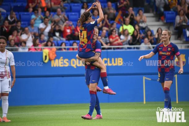 Aitana y Jenni celebrando el 3-0 ante el Logroño | Foto: Noelia Déniz (VAVEL)