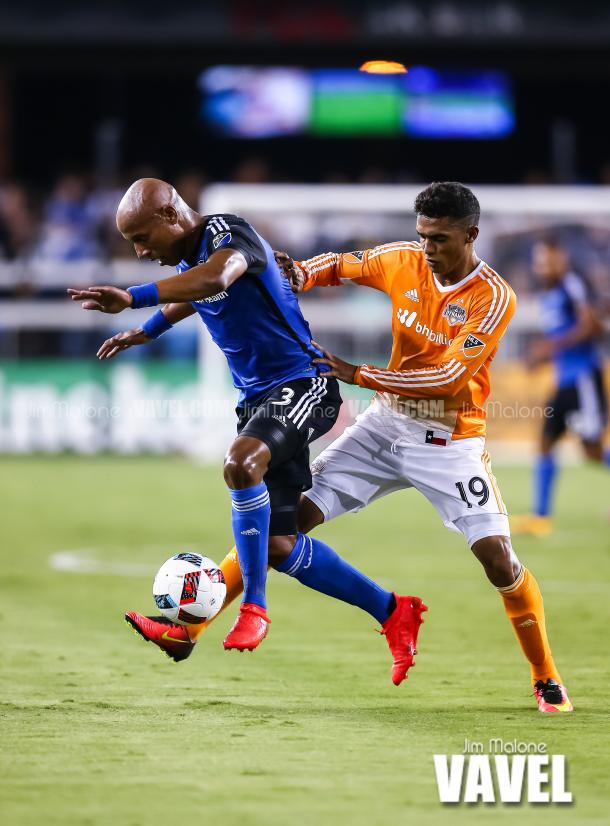 Mauro Manotas (19) of the Houston Dynamo looks to disrupt Jordan Stewart (3) of the San Jose Earthquakes as he tries to work the ball up field.  / Jim Malone - VAVEL USA