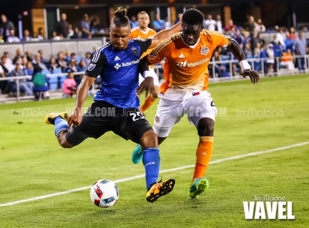 Even with the late efforts from Quincy Amarikwa (25) of the San Jose Earthquakes the team was unable to find a way to get a ball past Leonel Miranda (33) of Houston Dynamo to tie the game. / Jim Malone – VAVEL USA