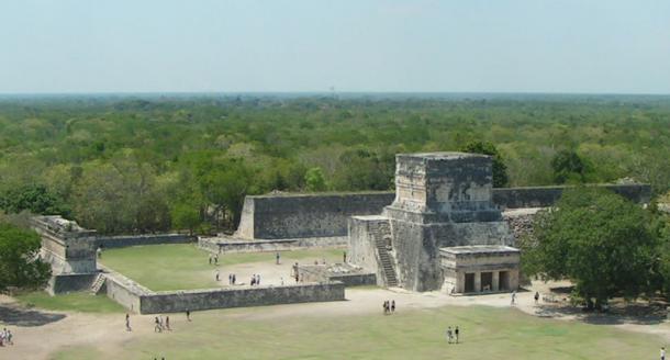 Juego de pelota en Chichén Itzá | Wiki Commons