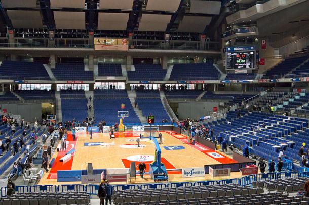 Instantes antes de que un partido de Movistar Estudiantes comience en el Palacio de los Deportes | Wikipedia