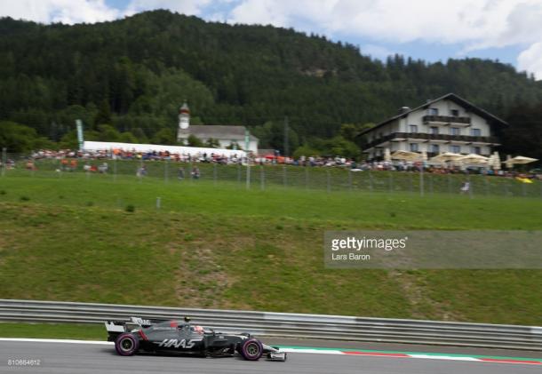 Magnussen saw his day end abruptly. | Photo: Getty Images/Lars Baron