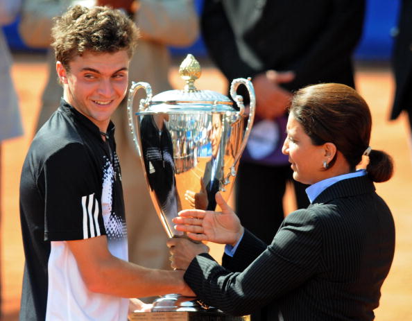 Gilles Simon picking up the Grand Prix Hassan II title in 2008 (Photo: Abdelhak Senna/Getty Images)