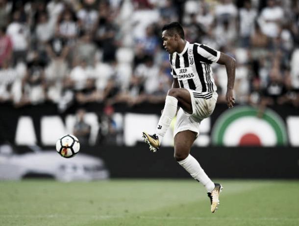 Alex Sandro atuando pela Juventus | Foto: Claudio Villa/Getty Images