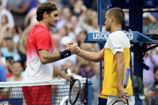 Federer and Youzhny meet after their match (Getty/Matthew Stockman)