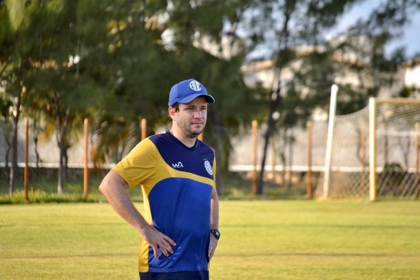Daniel Paulista como treinador do Confiança | Foto: Divulgação/AD Confiança
