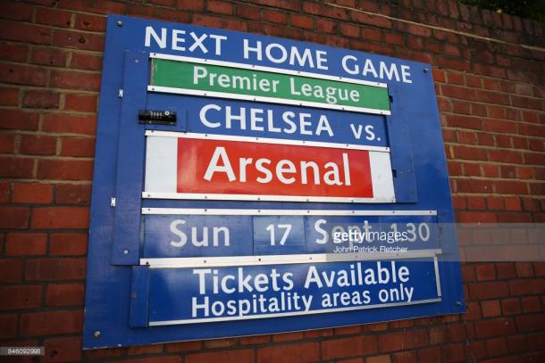 Letrero anunciando el partido de gigantes en Stamford Bridge (Foto: Getty Images)