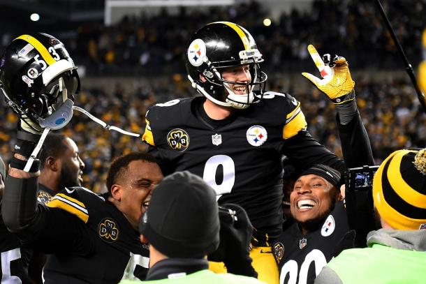 The Steelers celebrate Boswell's game-winner against the Green Bay Packers | Source: Joe Sargent-Getty Images