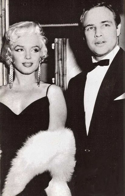 Marlon Brando con Marilyn Monroe / Fuente: Pinterest