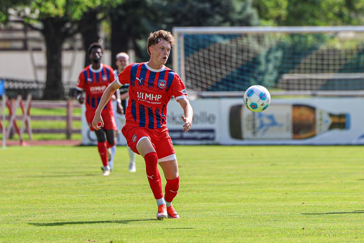 Paul Wanner kontrolliert den Ball. Quelle: Heidenheimer Zeitung