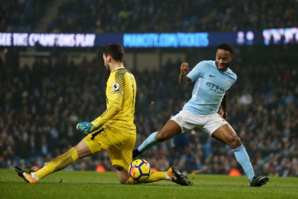 Sterling fez gol com direito a 'caneta' no goleiro Lloris (Foto: Tom Flathers/Man City via Getty Images)
