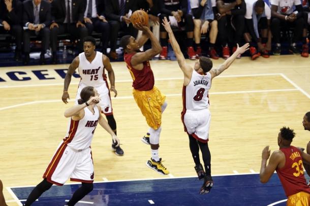 Glenn Robinson III (40) takes a shot on Tyler Johnson (8) Brian Spurlock- USA TODAY Sports