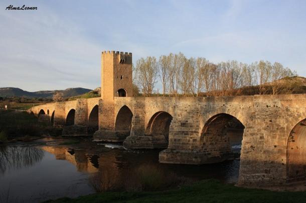 Puente medieval sobre el Ebro en Frías. Imagen: AlmaLeonor