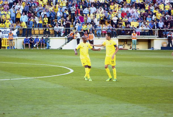 Marcos Senna y Bruno Soriano, en un partido con el Villarreal | Foto: Manolo Sanz